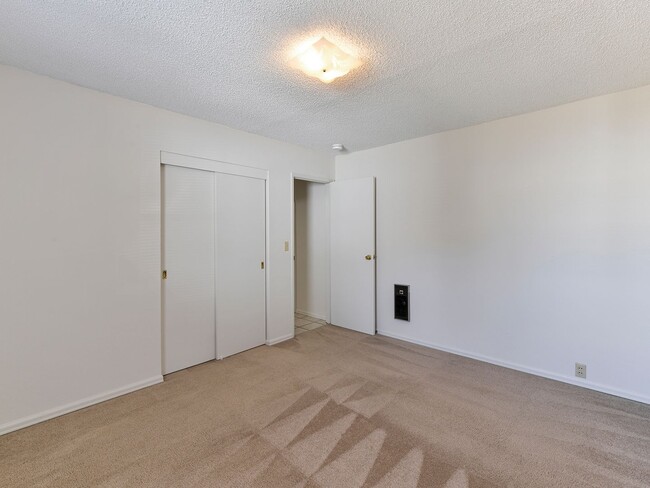 Building Photo - Beautiful One Level 2+ Bedroom Cottage in Renton!