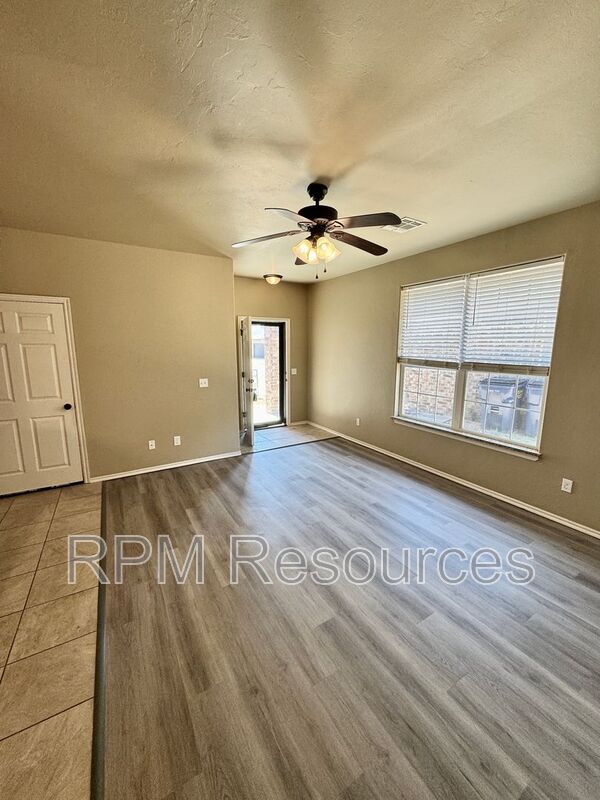 Building Photo - 157 Bison Ct Way