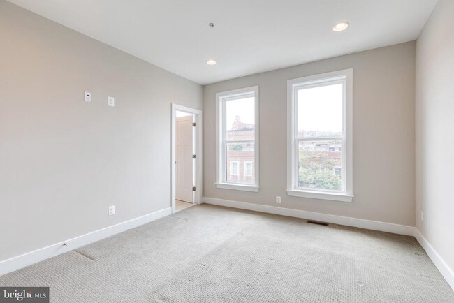 Building Photo - 909 Grundy St