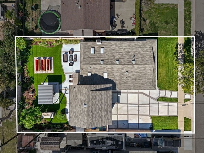 Building Photo - Modern Indoor / Outdoor Living with Resort-Style Yard & Bonus Suite