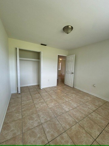 Building Photo - 230 SW 47th Ter