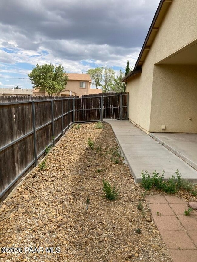 Building Photo - 8424 E Stevens Dr