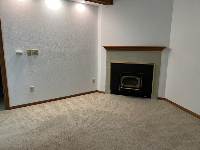 Building Photo - 5025 S 167th St