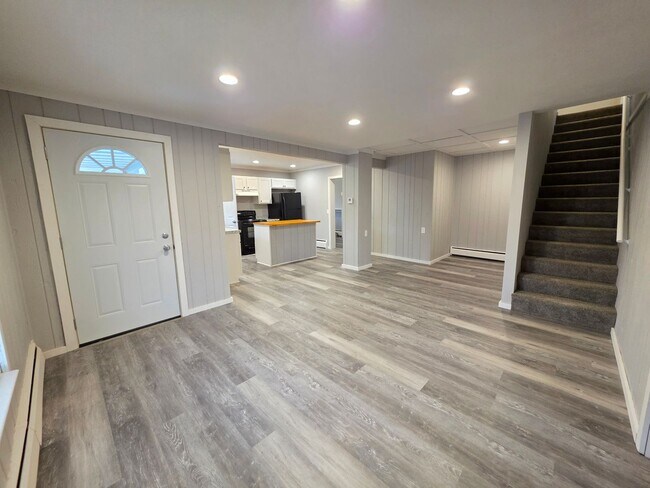 Building Photo - 1353 W Grand Ave