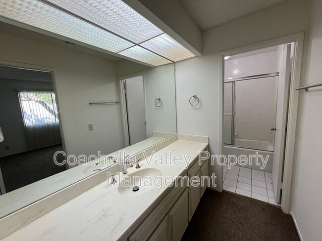 Building Photo - 567 N Hermosa Dr