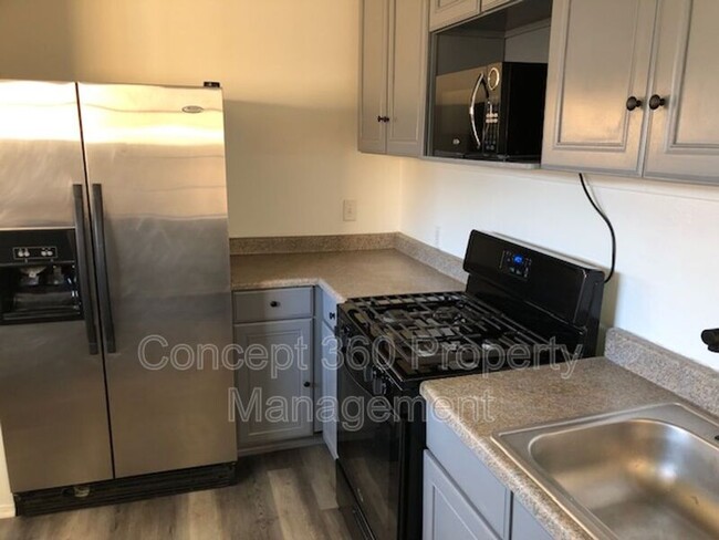 Building Photo - 4517 E Lavante St