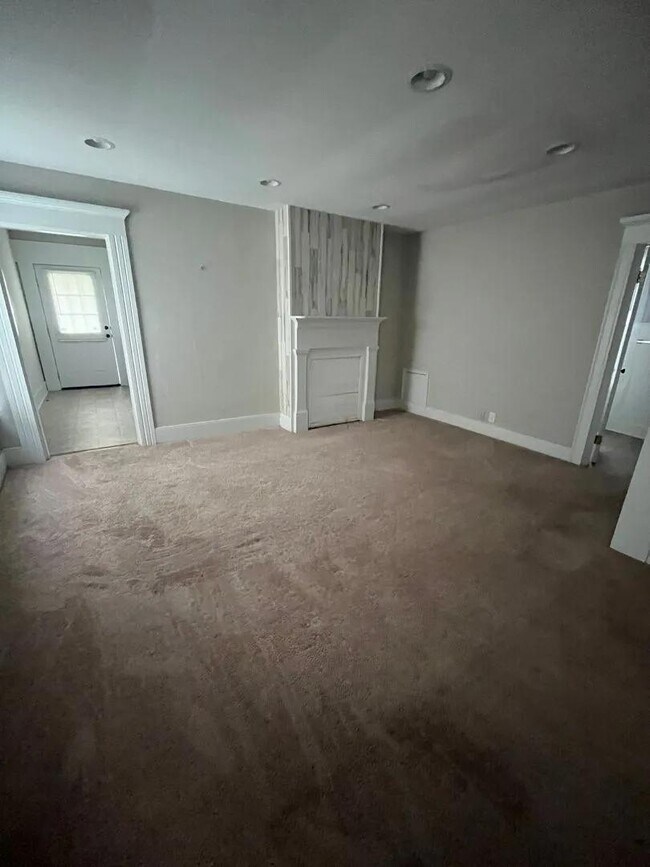 Building Photo - 121 N Beech Ave