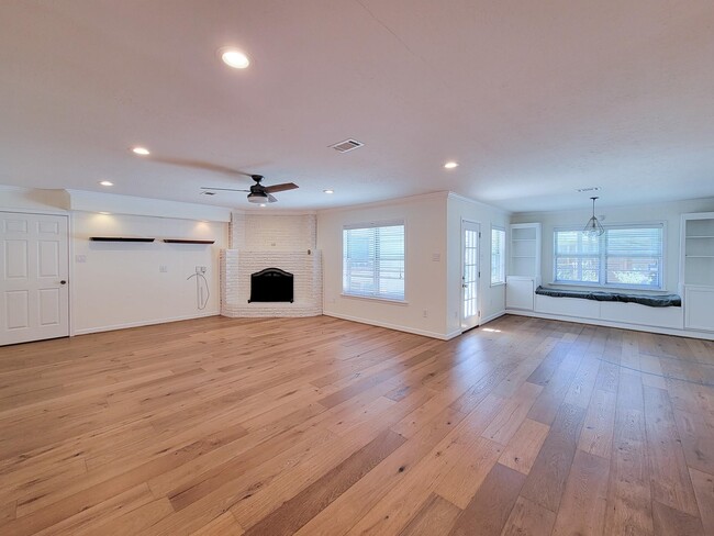 Building Photo - 4915 Brian Haven Dr