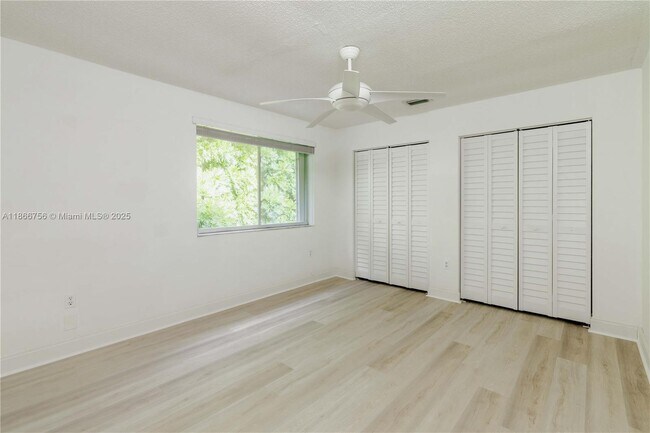 Building Photo - 4670 SW 154th Pl