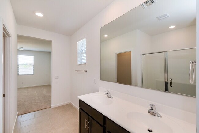 Building Photo - 19901 W Badgett Ln