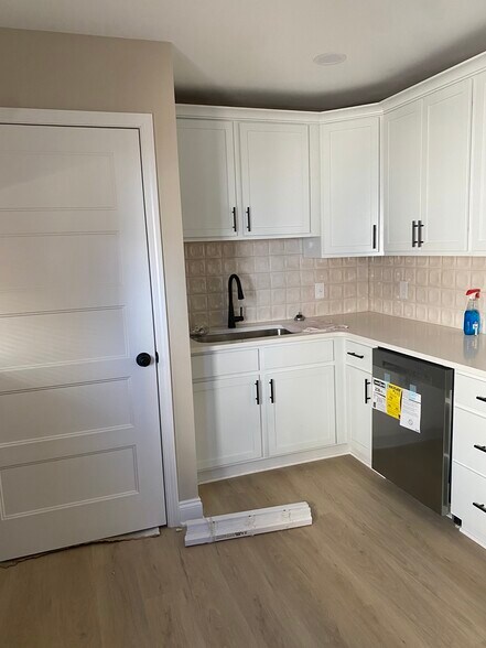 Building Photo - 1975 Coltman Rd