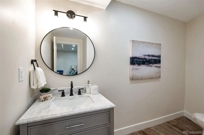 Building Photo - Chic & Cozy Furnished 1-Bed Studio apartment in Denver