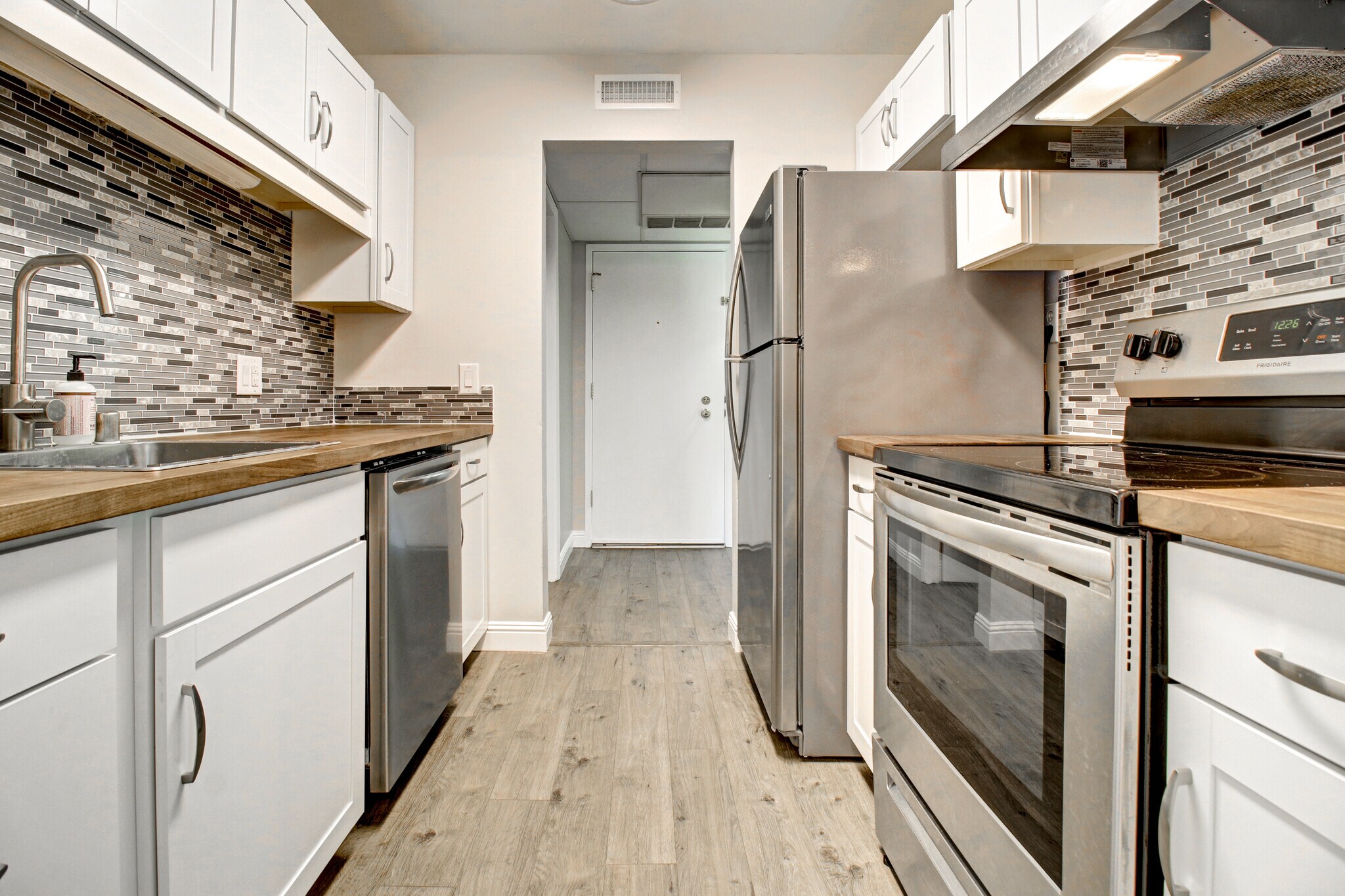 Building Photo - 480 N Civic Dr