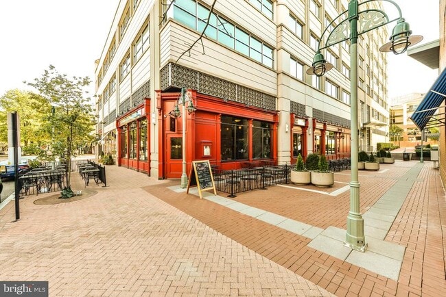 Building Photo - 3057 S Buchanan St