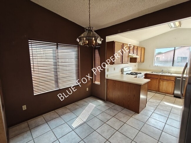 Building Photo - 9073 N Tiger Eye Way