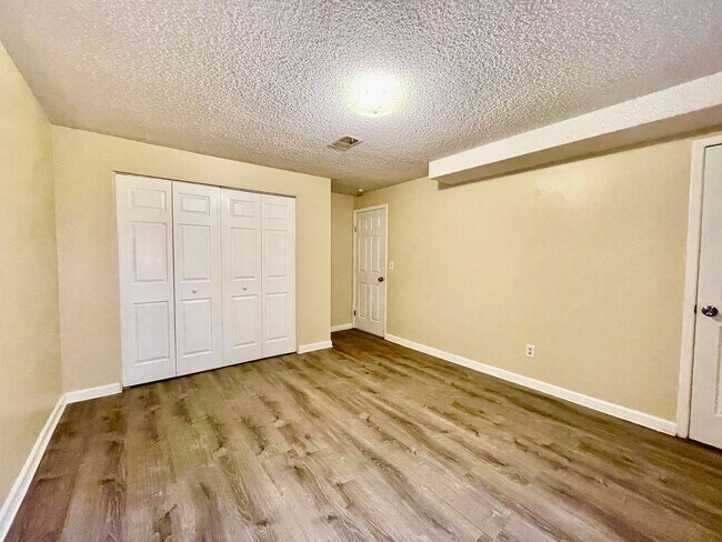 Building Photo - 5731 W 92nd Ave