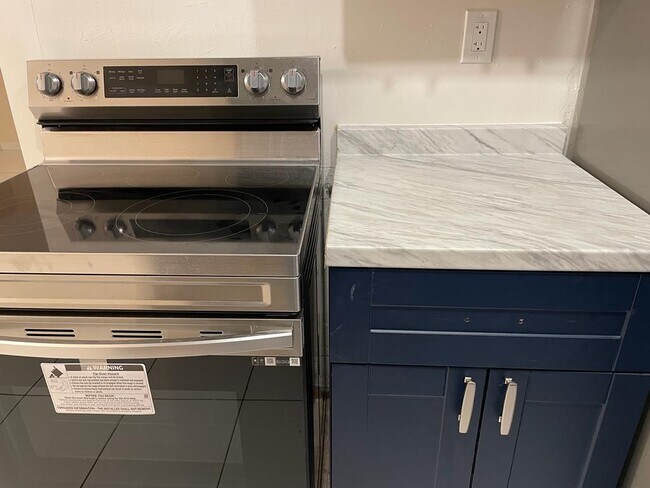 Building Photo - 2005 Jefferson St