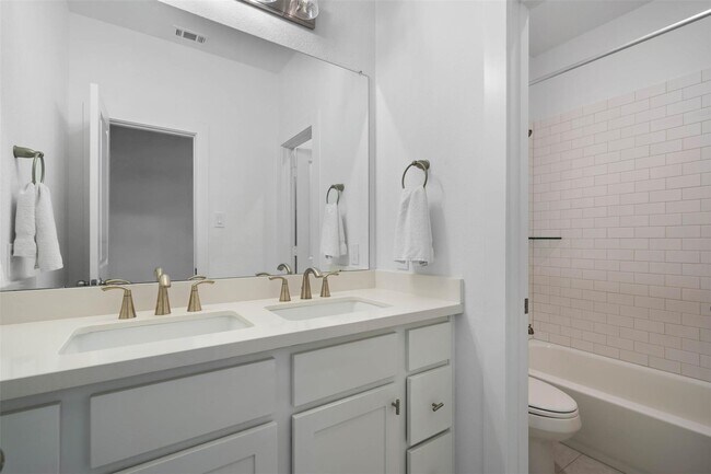 Building Photo - 16815 Lupine Mdw Ln