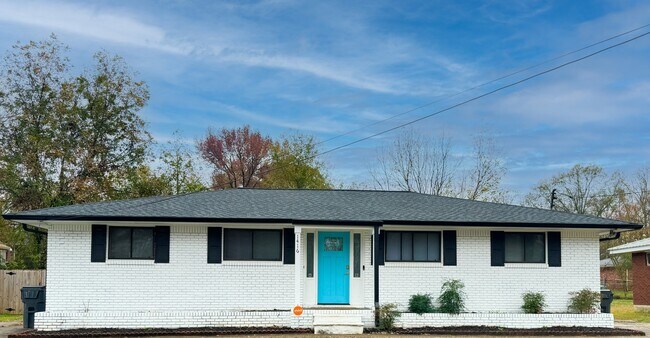 Primary Photo - 1416 Vesta Ave