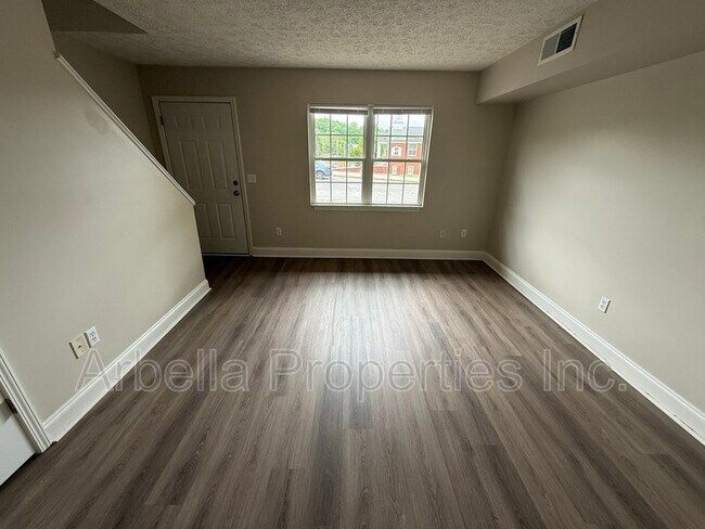 Building Photo - 133 Walker St