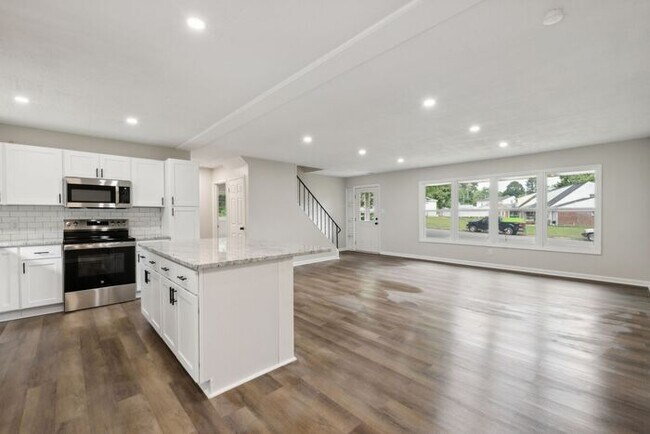 Building Photo - 9302 Holbrook Dr