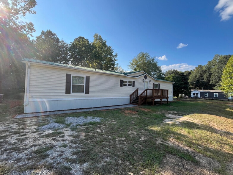 Primary Photo - 16 Madison Dr