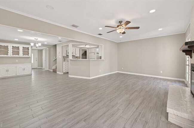 Building Photo - 10738 Briar Forest Dr