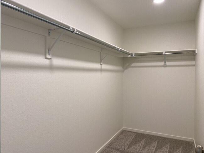 Building Photo - Exquisite 3 Bed 2.5 Bath Single Family Home