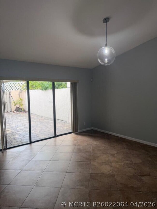 Building Photo - 3076 S Oakland Forest Dr