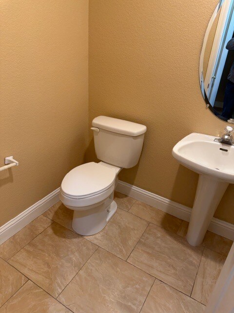 Building Photo - Tracy 3 Bedroom 2.5 Bathroom Home