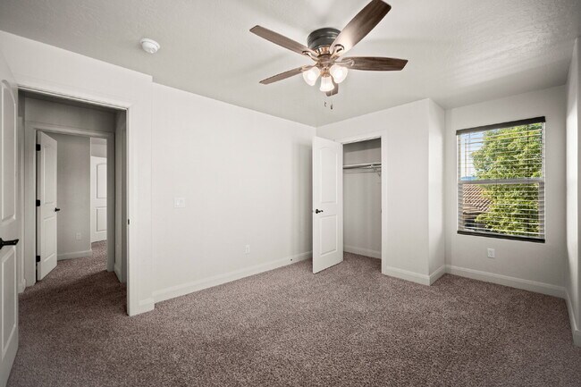 Building Photo - "Spacious 5-Bed Oasis with 3 Baths in Washington, UT – 3,171 Sq Ft of Comfort!"