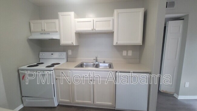 Building Photo - 906 Candlewood Dr NW