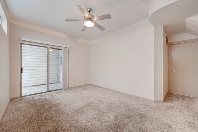 Building Photo - 5315 Lillian St