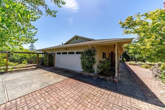 Primary Photo - 416 Oak Vista Dr