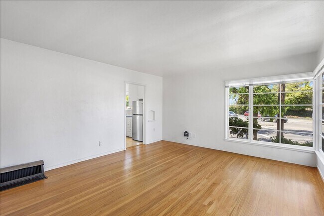 Building Photo - 147 8th St. - 1 bedroom | 1 bath