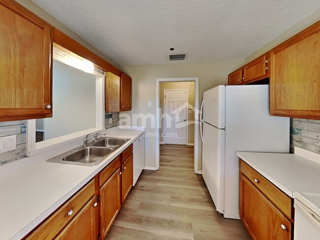 Building Photo - 1004 Lantana Dr