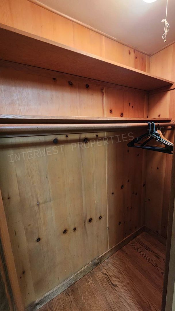 Building Photo - 3 bd 2ba Ranch Style Home with Fenced Yard, W/D in Unit, Fireplaces & 2 Car Garage!