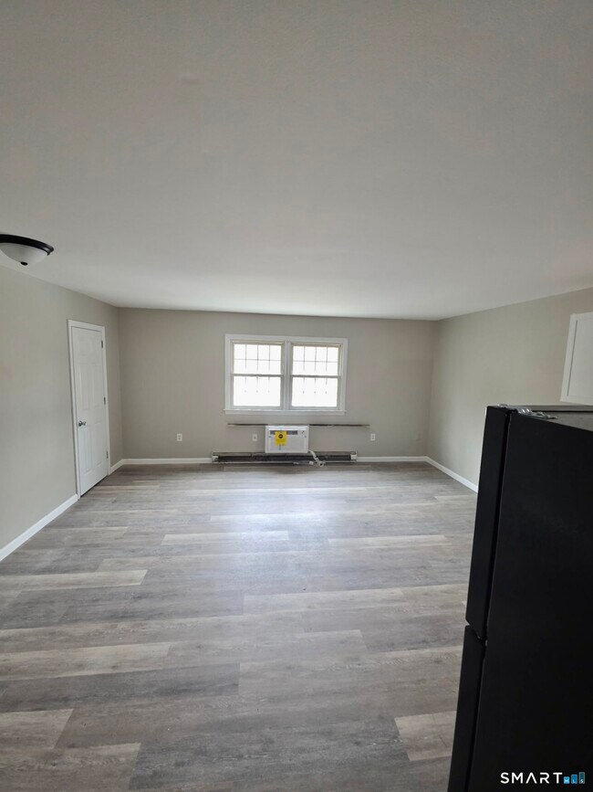 Building Photo - 9 Peggy Ln