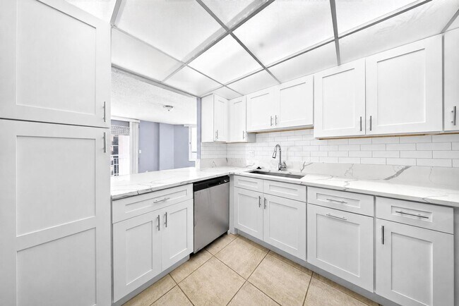 Building Photo - 3047 S Atlantic Ave