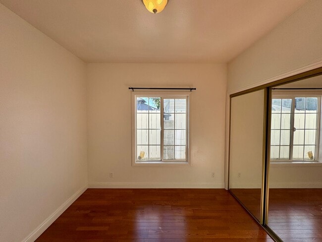 Building Photo - Beautifully Renovated 4 Bed 4 Bath House For Rent In Long Beach!