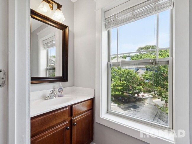 Building Photo - Cozy 2 Bedroom/2.5 Bath Townhome in Atlanta