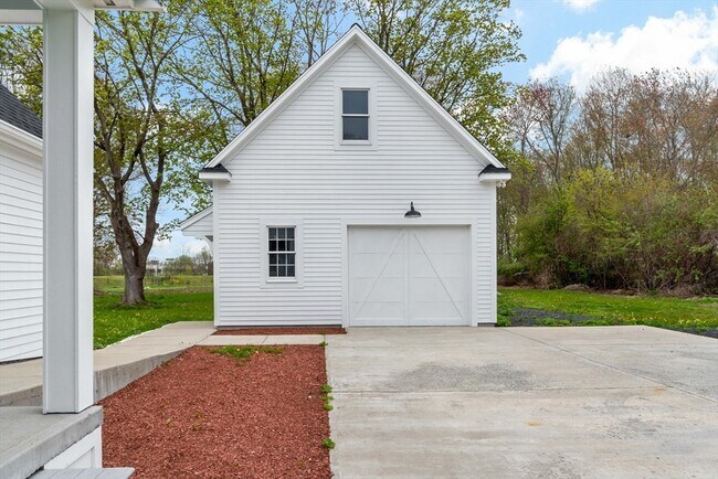 Building Photo - 539 Maple Ave