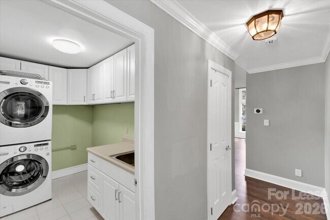 Building Photo - 3112 English Sparrow Ln