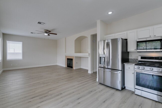 Building Photo - Charming 4 Bedroom, 3 Bathroom Home Near S...