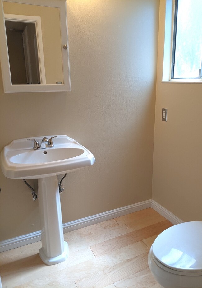 Building Photo - 105 Ascot Ct