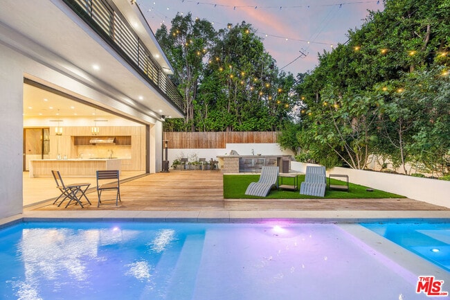 Building Photo - 444 Laurel Ave