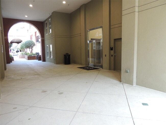 Building Photo - 1320 Fillmore Ave