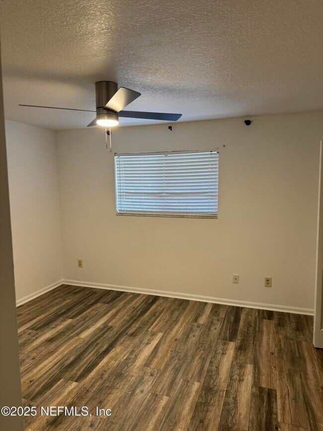 Building Photo - 3801 Crown Point Rd