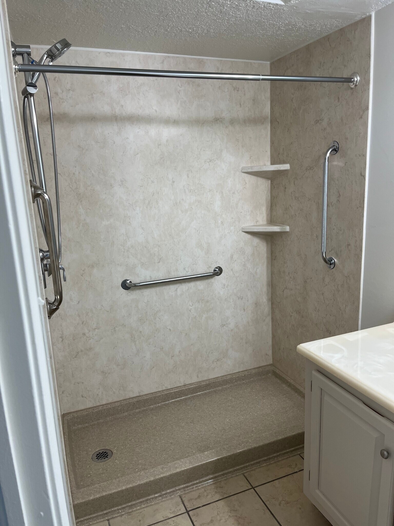 Building Photo - 9107 S Urbana Ave