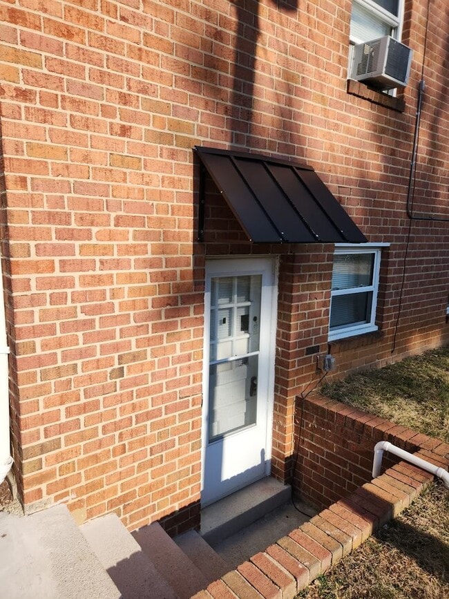 Building Photo - Houston Court